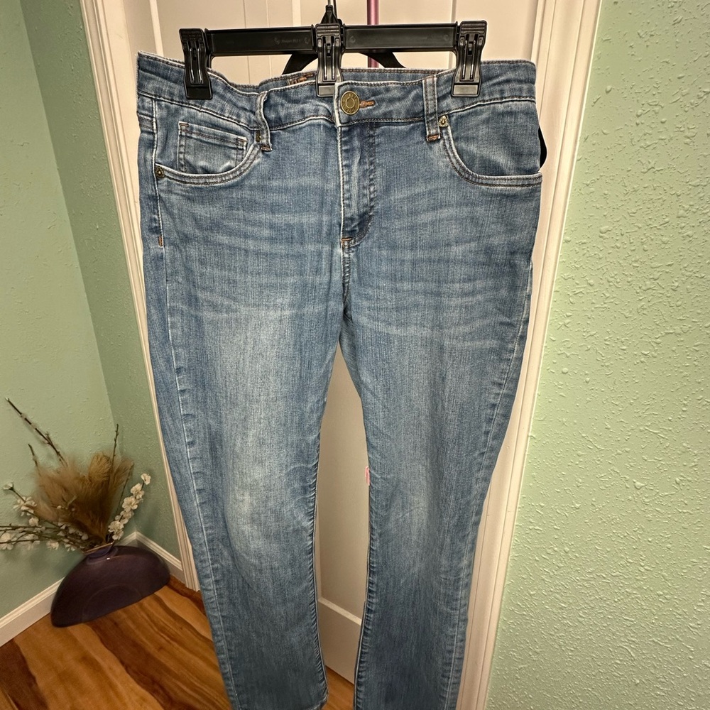 Kut from the Kloth womens size 10 boot cut  jeans light wash flaw